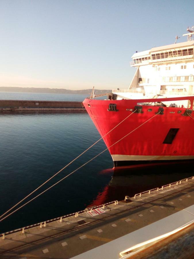 Апартаменты Tranquille Au Panier Face A La Mer Марсель Экстерьер фото